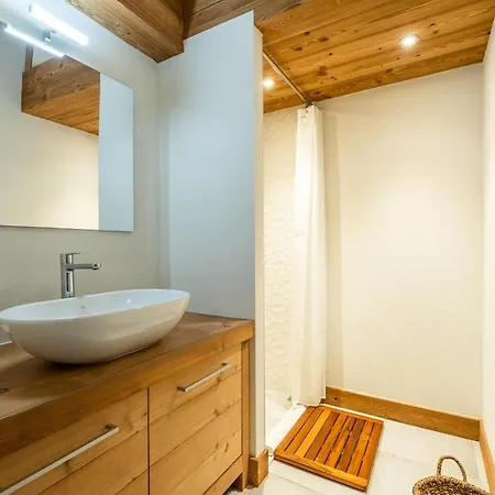 Celosia - By Emerald 霞慕尼