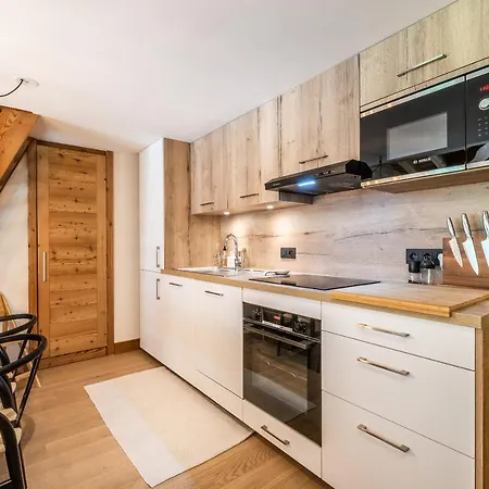 아파트 Celosia - By Emerald *