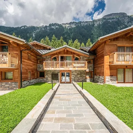 Апартаменти Celosia - By Emerald Шамоні