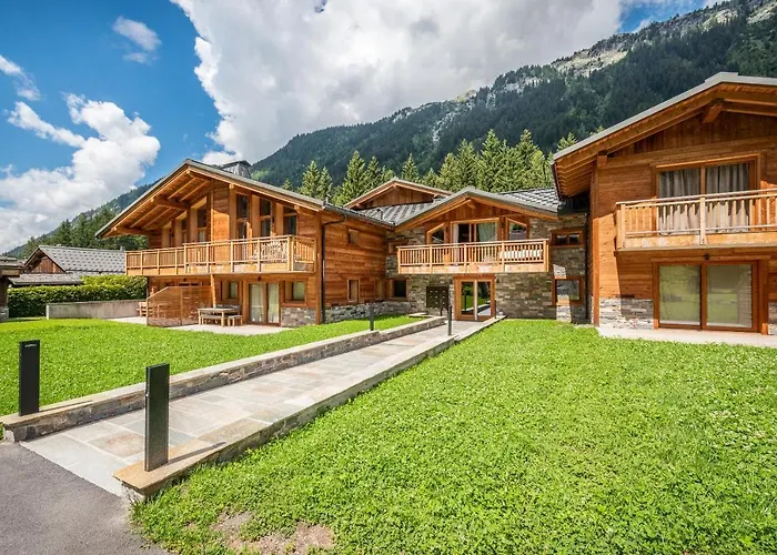 Celosia - By Emerald Apartment