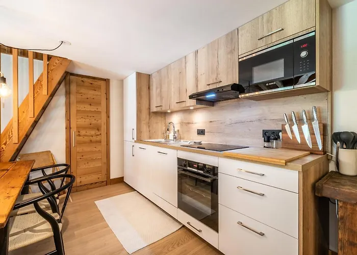 Апартаменти Celosia - By Emerald *