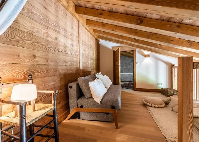 Celosia - By Emerald Шамоні